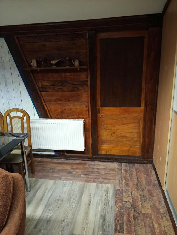 Apartments Pomjan Pogled Na Gore Екстер'єр фото