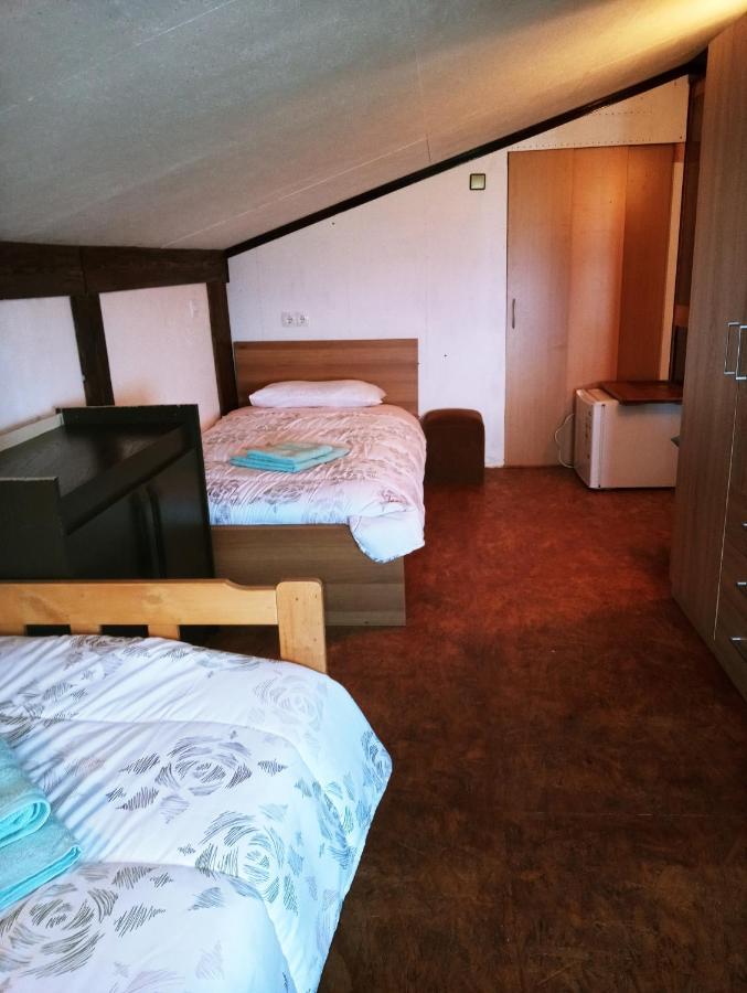 Apartments Pomjan Pogled Na Gore Екстер'єр фото