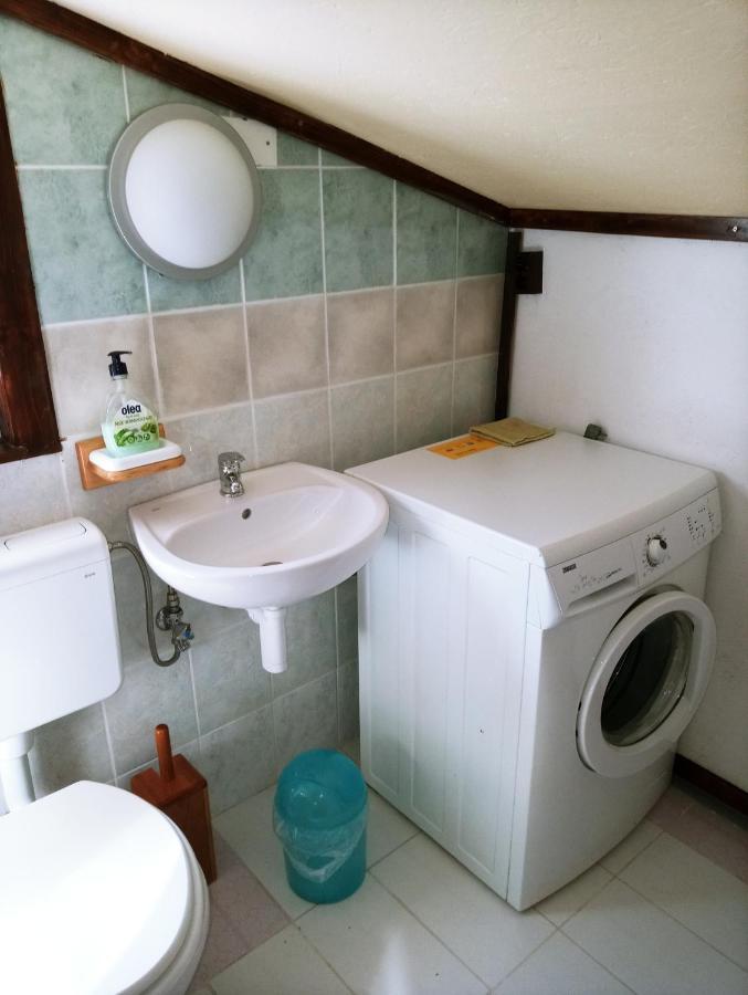 Apartments Pomjan Pogled Na Gore Екстер'єр фото