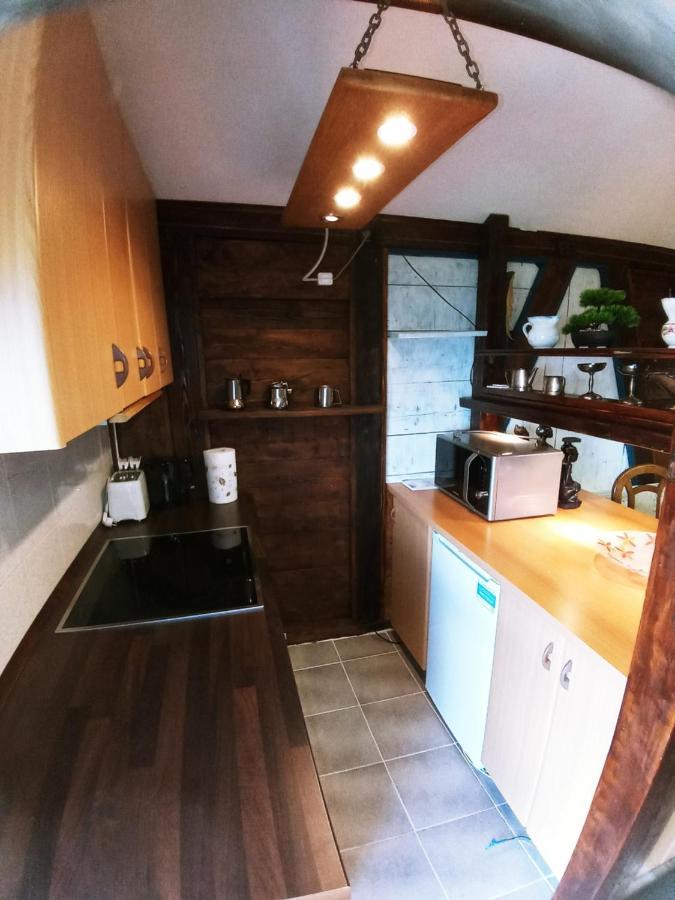 Apartments Pomjan Pogled Na Gore Екстер'єр фото