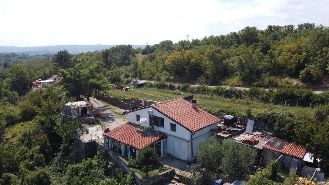Apartments Pomjan Pogled Na Gore Екстер'єр фото